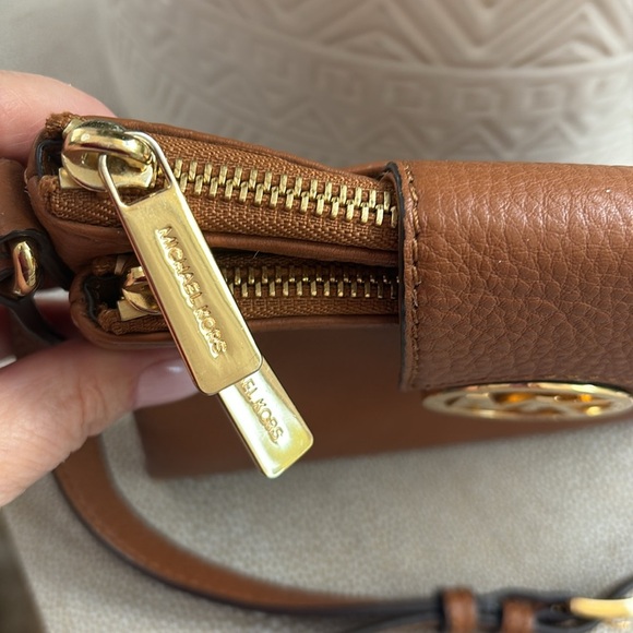 Michael Kors Leather Tan Saddle Brown Crossbody Bag bifold - Picture 5 of 14